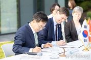 김동연 지사, 캐나다 브리티시 컬럼비아주 수상 만나 제4차 실행계획 체결하고 경제교류 확대 논의