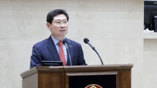 이상일 용인특례시장, "시의원이 질문 던져놓고 답변은 제대로 듣지 않은채 시장의 말을 차단하려 하는 것은 잘못"