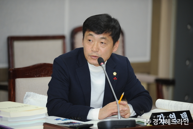수원시의회 김영택 의원은 '4차 산업혁명 촉진에 관한 조례 일부개정조례안'을 대표발의 했다.