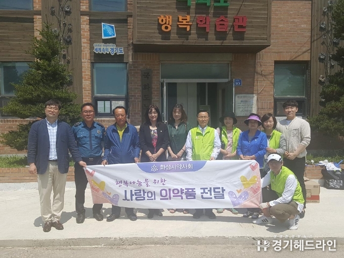 의약품 국화도 전달 모습.