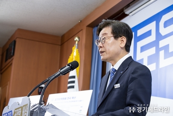 이재명 경기도지사가 27일 오전 경기도청 브리핑룸에서 취임 1주년을 맞아 기자회견을 하고 있다. (사진=문수철 기자)