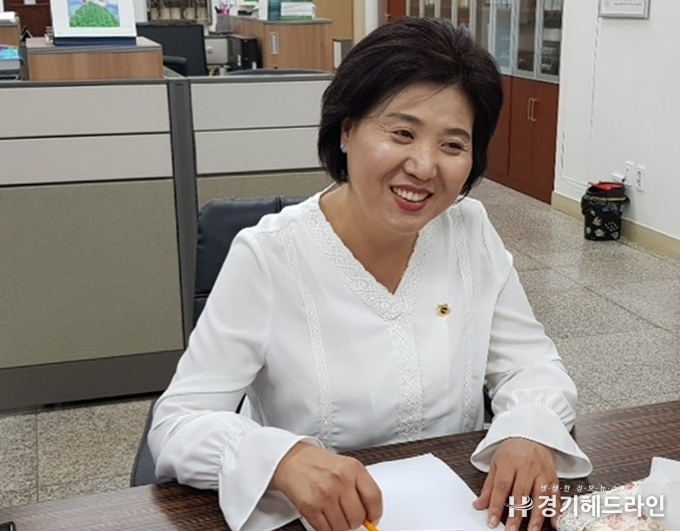 경기도의회 보건복지위원회 왕성옥 의원이 10일 본지와 인터뷰를 진행하고 있다. (사진=문수철 기자)