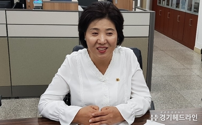 경기도의회 보건복지위원회 왕성옥 의원이 10일 본지와 인터뷰를 진행하고 있다. (사진=문수철 기자)