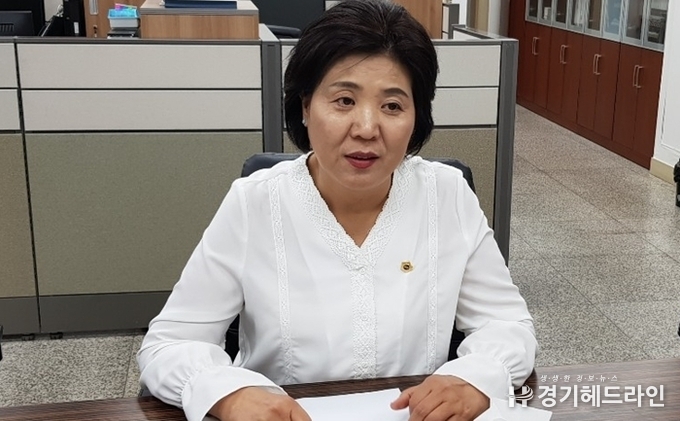 경기도의회 보건복지위원회 왕성옥 의원이 10일 본지와 인터뷰를 진행하고 있다. (사진=문수철 기자)