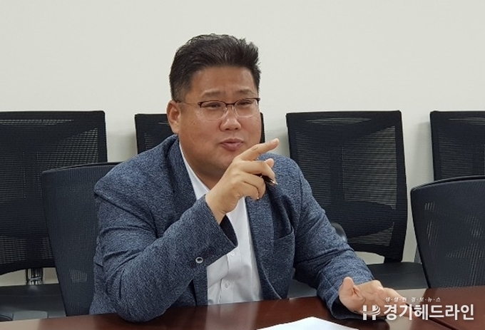경기도의회 도시환경위원회 김태형 의원이 11일 본지와 인터뷰를 진행하고 있다. (사진=문수철 기자)