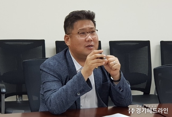 경기도의회 도시환경위원회 김태형 의원이 11일 본지와 인터뷰를 진행하고 있다. (사진=문수철 기자)