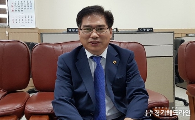 경기도의회 안전행정위원회 국중현 의원이 12일 본지와 인터뷰를 진행하고 있다. (사진=문수철 기자)