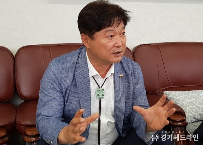 경기도의회 농정해양위원회 성수석 의원이 12일 본지와 인터뷰를 진행하고 있다. (사진=문수철 기자)