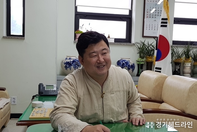 경기도의회 문화체육관광위원회 김봉균 의원이 15일 본지와 인터뷰를 진행하고 있다. (사진=문수철 기자)