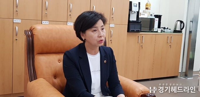 경기도의회 제2교육위원회 김미숙 의원이 15일 본지와 인터뷰를 진행하고 있다. (사진=문수철 기자)
