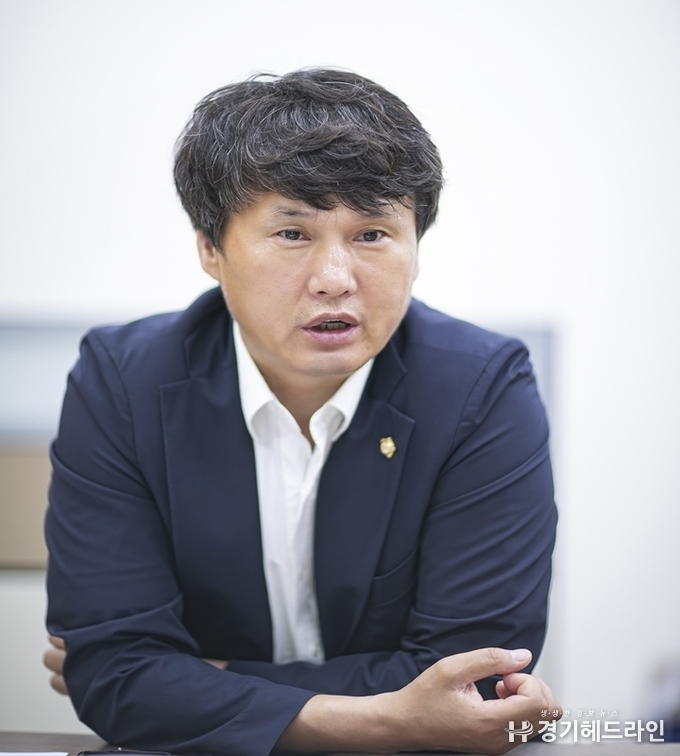 화성시의회 교육복지위원회 송선영 의원과 12일 본지와 인터뷰를 진행하고 있다. (사진=문수철 기자)