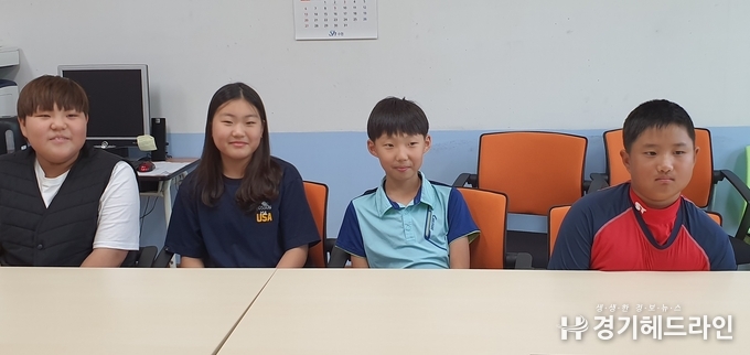 사진 왼쪽부터 월롱초등학교 6학년 (이태영, 임혜원, 전민석, 최민혁) 학생들이 본지와 인터뷰를 진행했다.(사진=문수철 기자)