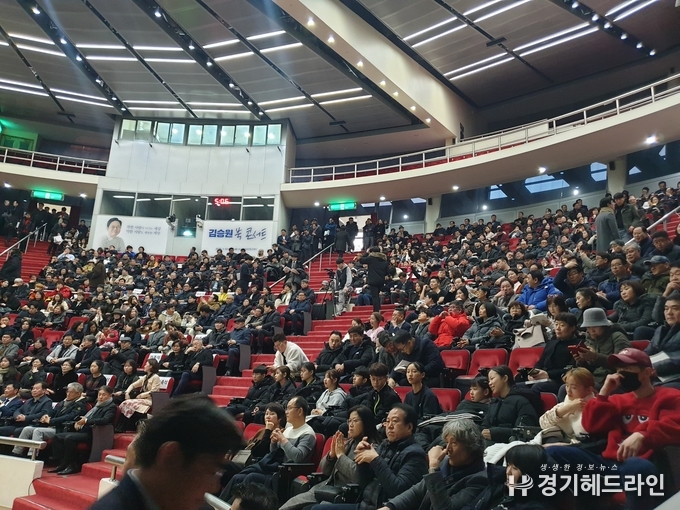 김승원 북콘서트에 4천여 명이 참석한 관람객들