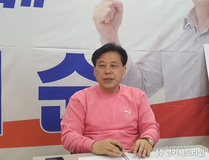 미래통합당 박재순 예비후보(수원 무)와 18일 본지와 인터뷰를 진행하고 있다. (사진=문수철 기자)