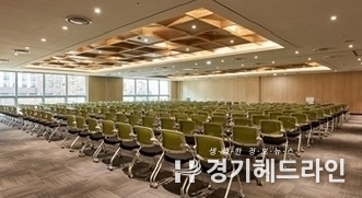 수원컨벤션센터 내부 시설 시계방향으로 VIP 대기실, 전시홀, VIP다이닝룸 (사진=수원시)