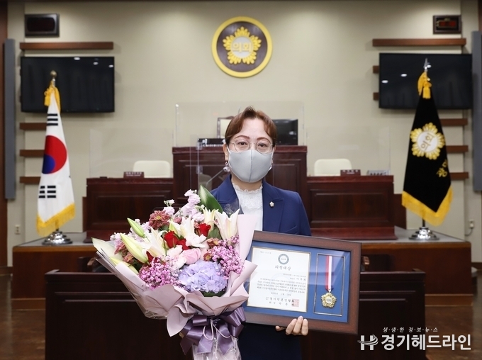 2회 (사)경기언론인협회 기초의원부문 의정대상을 수상한 이주희 의원