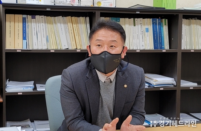 수원시의회 예산결산특별위원회 채명기 위원장