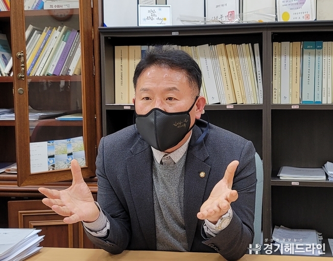 수원시의회 예산결산특별위원회 채명기 위원장