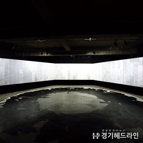 박지현 빛무늬-卽, 한지컷팅과 목탄 (사진=수원문화재단)