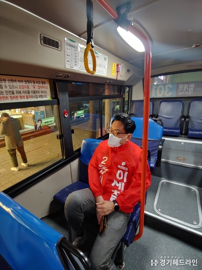  이재철 국민의힘 오산시장 예비후보는 1일 버스노선 사각지대 해소로 교통 불편을 없애겠다고 약속했다.