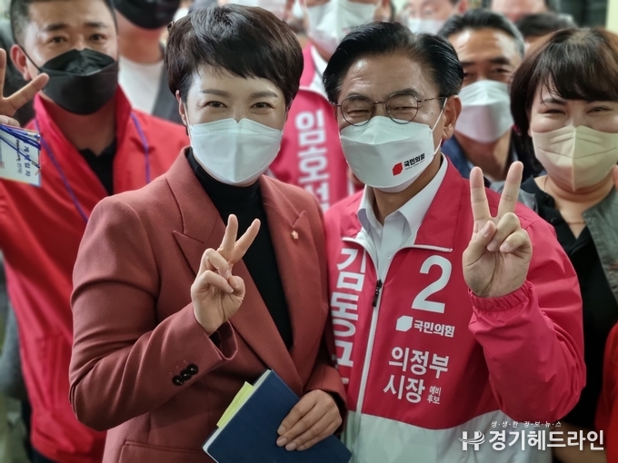 의정부 제일시장에서 열렸던 경기도지사 김은혜 예비후보와의 간담회에서 8호선 의정부 연장의 필요성을 설명했다.