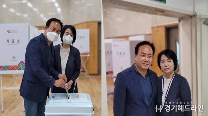 사전 투표하는 국민의힘 이권재 후보가 사전투표를 행사한 뒤 인증사진을 찍고 있다. (사진=문수철 기자)