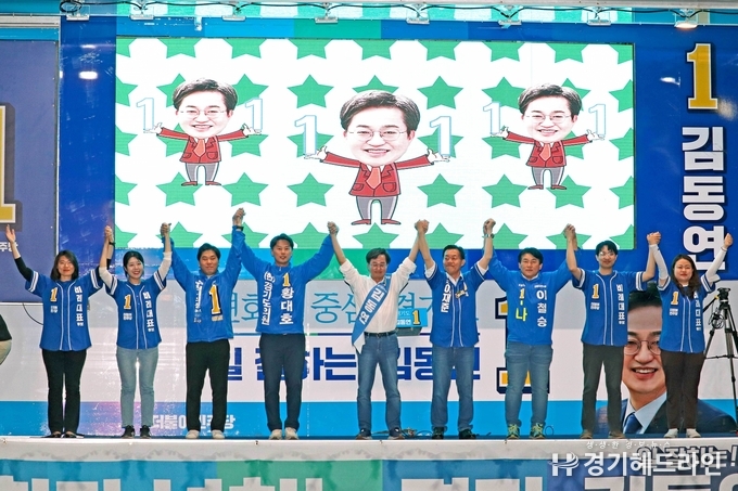 김동연 도지사 후보와 이재준 수원시장 후보가 27일 성균관대 수원캠퍼스 옆 밤밭고가차도 인근에서 집중 유세를 펼쳤다.(사진=이재준 후보 선거캠프 제공)