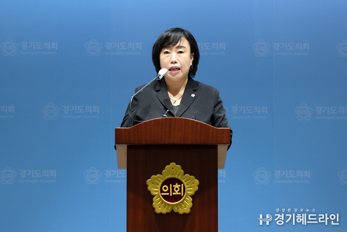  국민의힘 곽미숙 대표의원이 원구성 관련해 성명서 발표를 하고 있다.