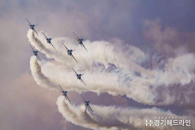 서울 ADEX 2023 블랙이글스 비행 연습 장면