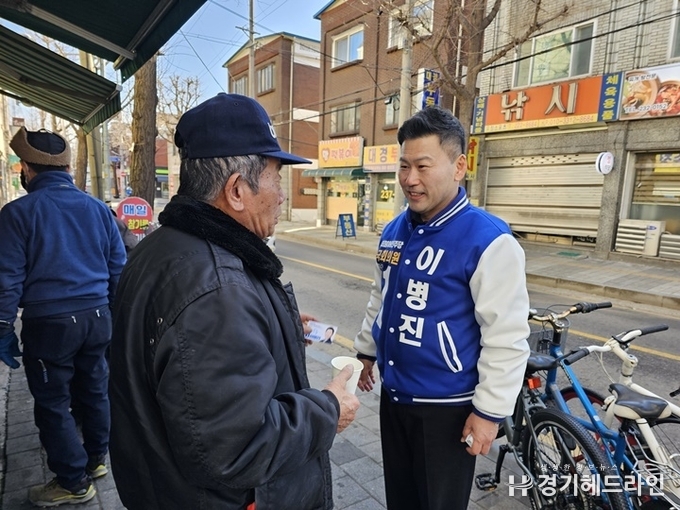 이병진 수원무 더불어민주당 예비후보 시민과의 직접적인 소통을 이어 가고 있다.