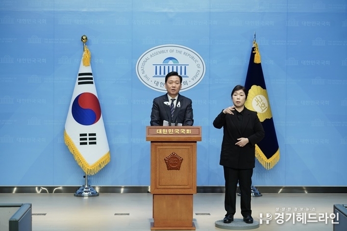 이광재 더불어민주당 분당갑 후보가 27일 국회 소통관에서 의대 증원 현안 기자회견을 갖고 있다.