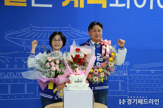 더불어민주당 김영진 수원병 당선자(오른쪽). 선거사무소 제공