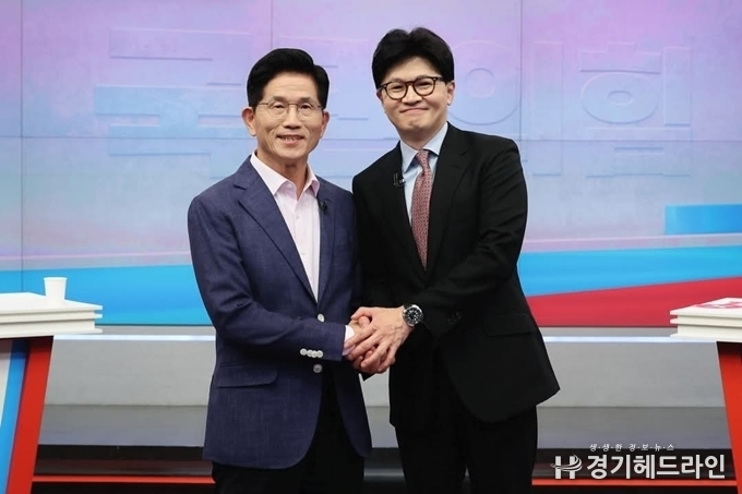 국민의힘 대선 경선에서 결선 진출한 김문수(左)-한동훈 후보. (사진=한동훈 페이스북 캡처)