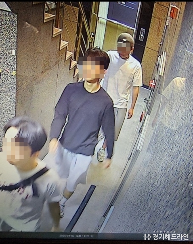사건의 주범 성인 남성 2명과 미성년자 2명으로 구성된 일당.