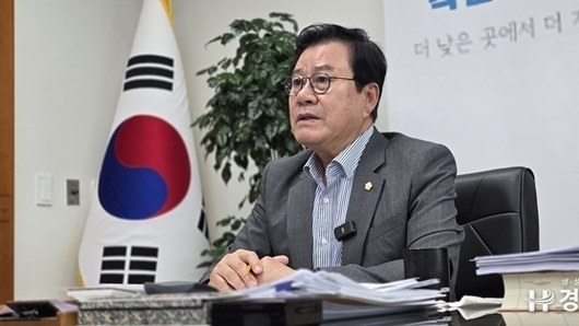 [인터뷰] 오산시의회 이상복 의장, '낮추고 비운다', 오산시의회의 새로운 도약 선언