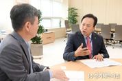 행안부 차관 만난 이권재 오산시장, “기준인건비 현실화에 시민 안전·복지 달렸다”
