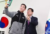 이상일 용인특례시장, 항저우서 돌아온 우상혁 선수 격려