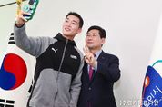 이상일 용인특례시장, 항저우서 돌아온 우상혁 선수 격려