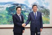 경기도 김동연, 중국 경제정책 핵심 허리펑 경제담당부총리 만나 한중경제 협력방안 논의