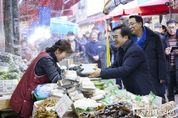 경기도 김동연 지사, 설 앞두고 전통시장 잇따라 방문. “기운내실 수 있도록 노력하겠다”