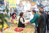 임병택 시흥시장, 설맞이 정왕시장 방문... 소상공인 격려