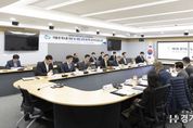 김동연 경기도지사,“급변하는 사회의 해답은 주4.5일제·0.5&0.75잡과 같은 휴머노믹스” 경기도, 주 4.5일제 도입 앞두고 노사민정 일·생활 균형 활성화 논의