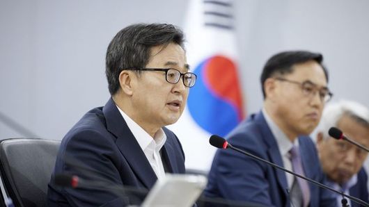 경기도 김동연, 복귀 후 첫 일정은 도정점검회의 “민생추경 시급. 6월 회기에 꼭 처리할 수 있도록 도의회와 협의” 당부