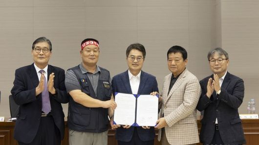 김동연 경기도지사 “협상 타결 전에 첫차 운행 해주셔서 정말 감사하다”