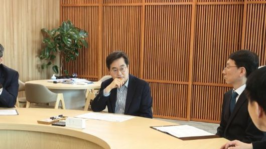 김동연 “정부 추경에 경기도가 가장 빨리, 선제적으로 뒷받침해야”