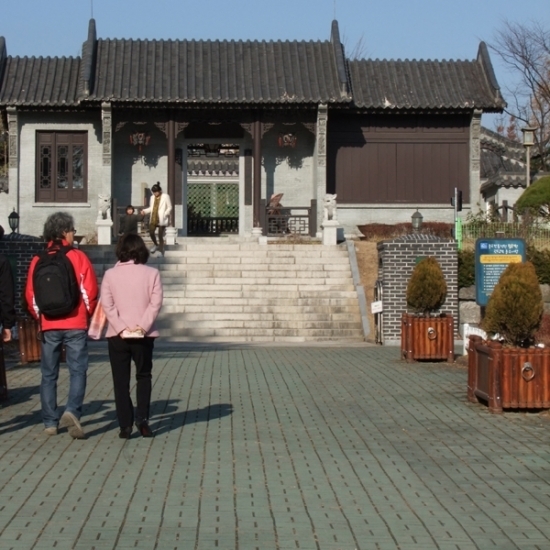 월화원의 입구 정면 모습