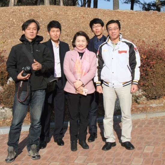 원공원 탐방에 앞서 찍은 기념사진