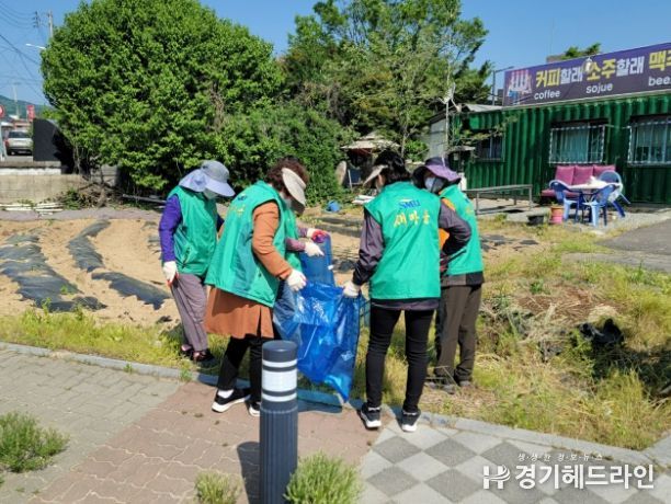 삼죽면 남녀 새마을지도자, 면 소재지 일원 환경정화 활동 펼쳐