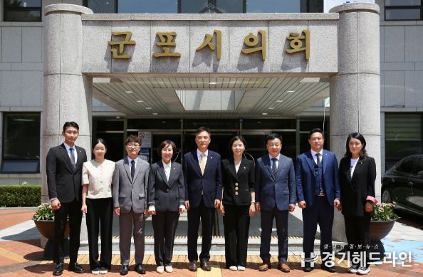 제9대 군포시의회 의원들이 7월 1일 제260회 임시회에서 의장단 선거를 마친 후 활발한 의정활동을 다짐했다.