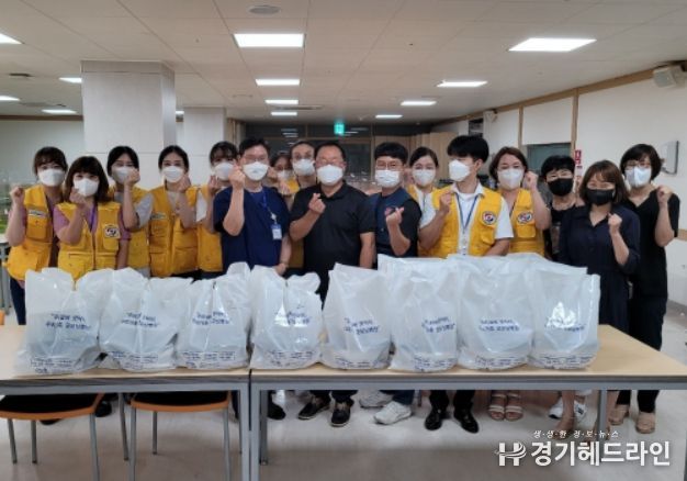 신평동 지역사회보장협의체, 굿모닝병원봉사회 중복 삼계탕 나눔